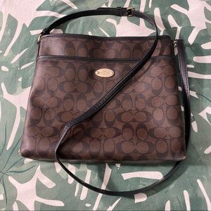 Coach Kitt Messenger